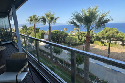 b515bddd2fa0fce5d9e5f703bd64c599 - 1