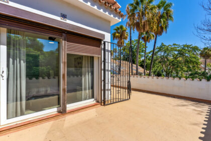 b6c8de7580693854cf5442167a2b33a8 - 20