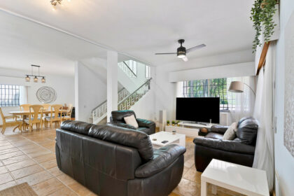 b6c8de7580693854cf5442167a2b33a8 - 9