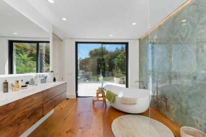 b7a10bb93f456f88be3364086de0700d - 8