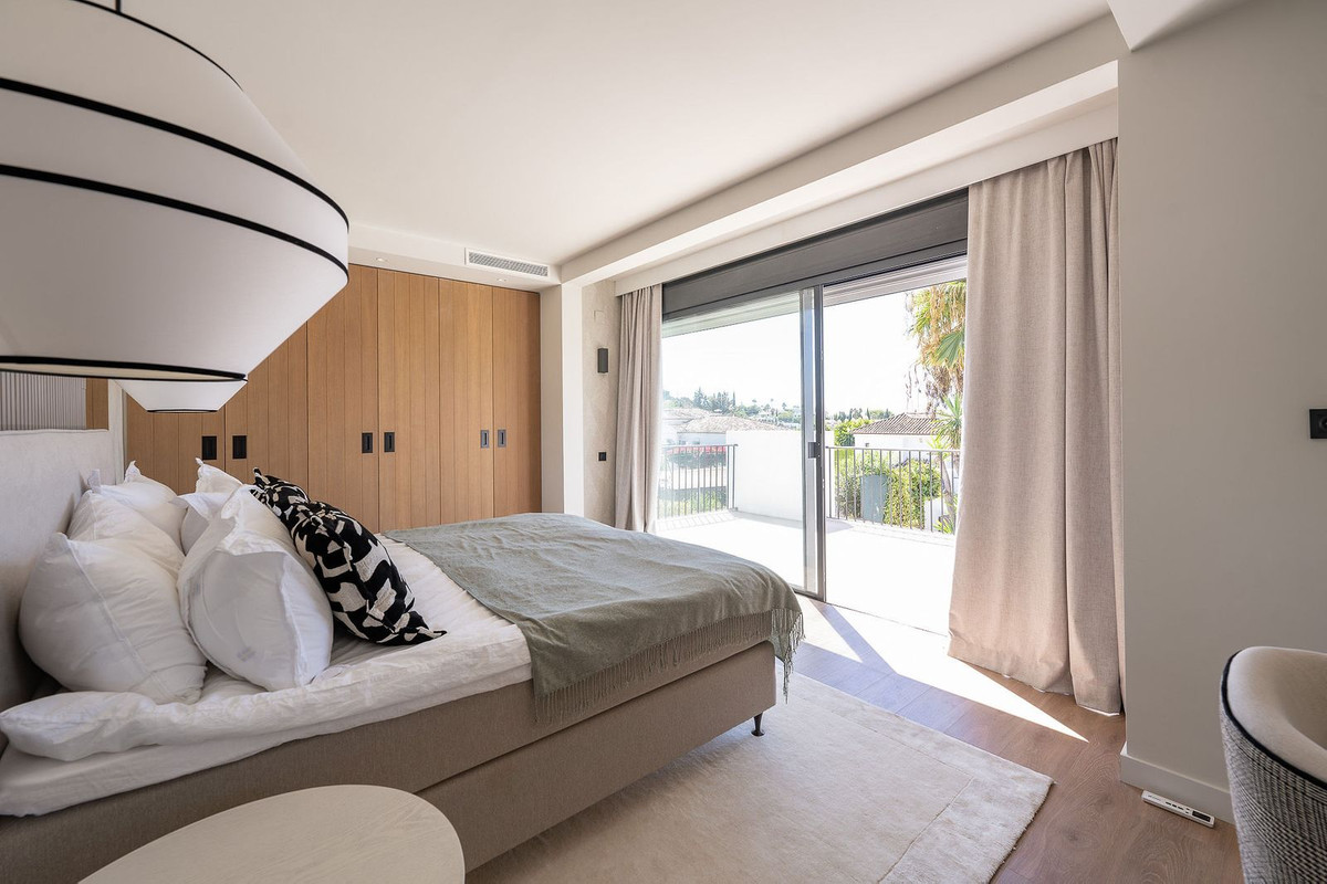 ba07f90d36773649d861887f2a766695 - 18