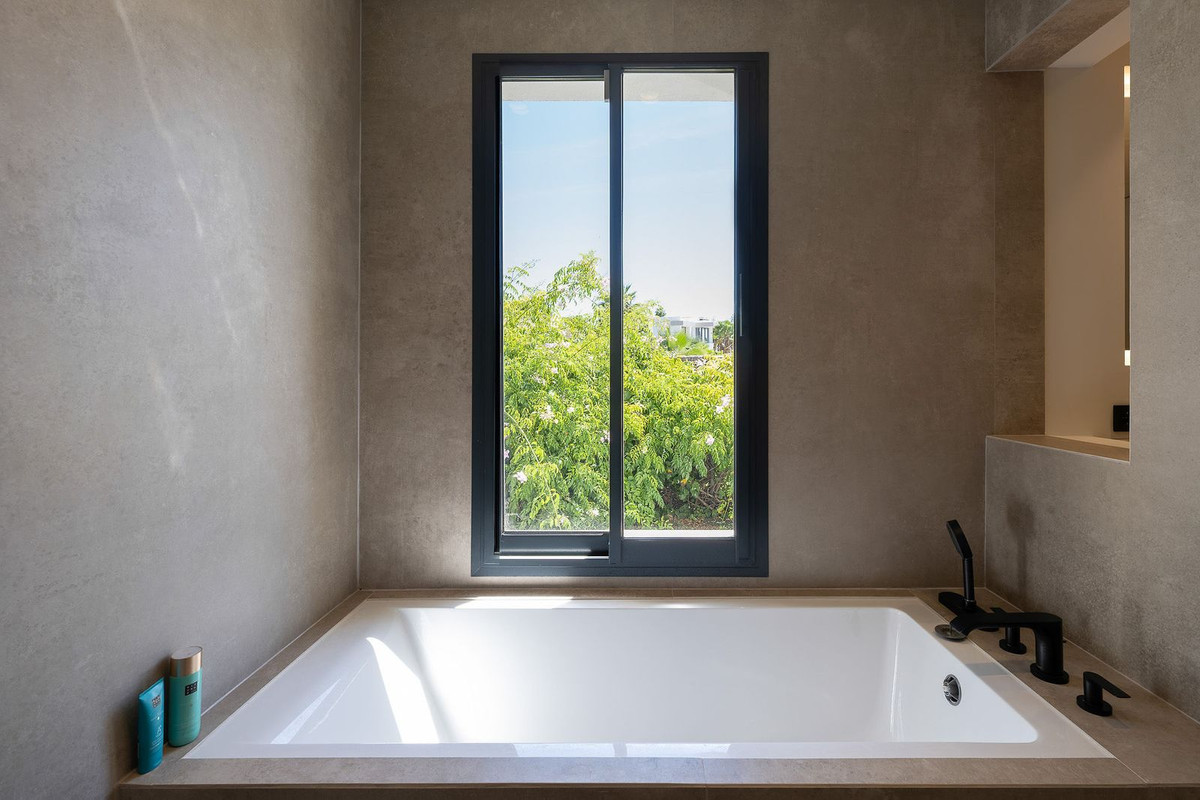 ba07f90d36773649d861887f2a766695 - 20