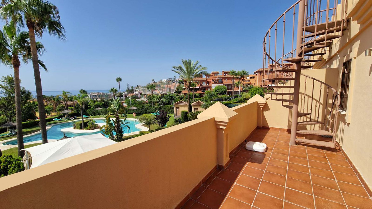 bbbe5d3309ae443d57df1adaeb41f32f - 12