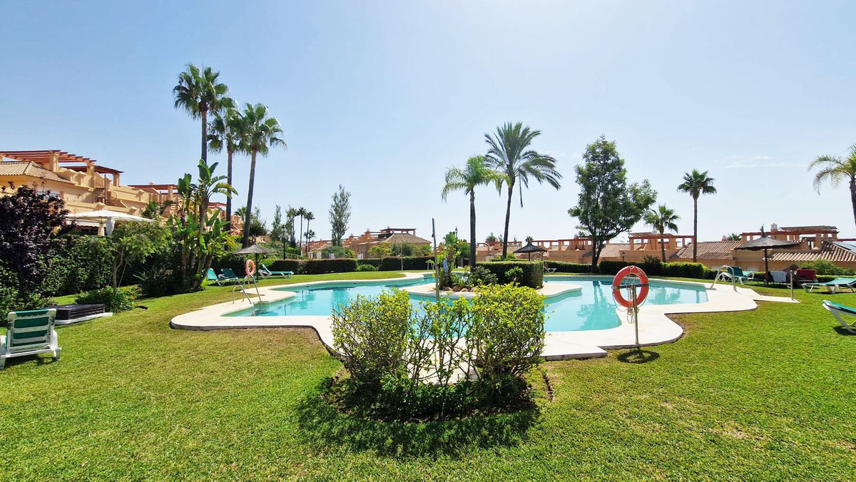 bbbe5d3309ae443d57df1adaeb41f32f - 18