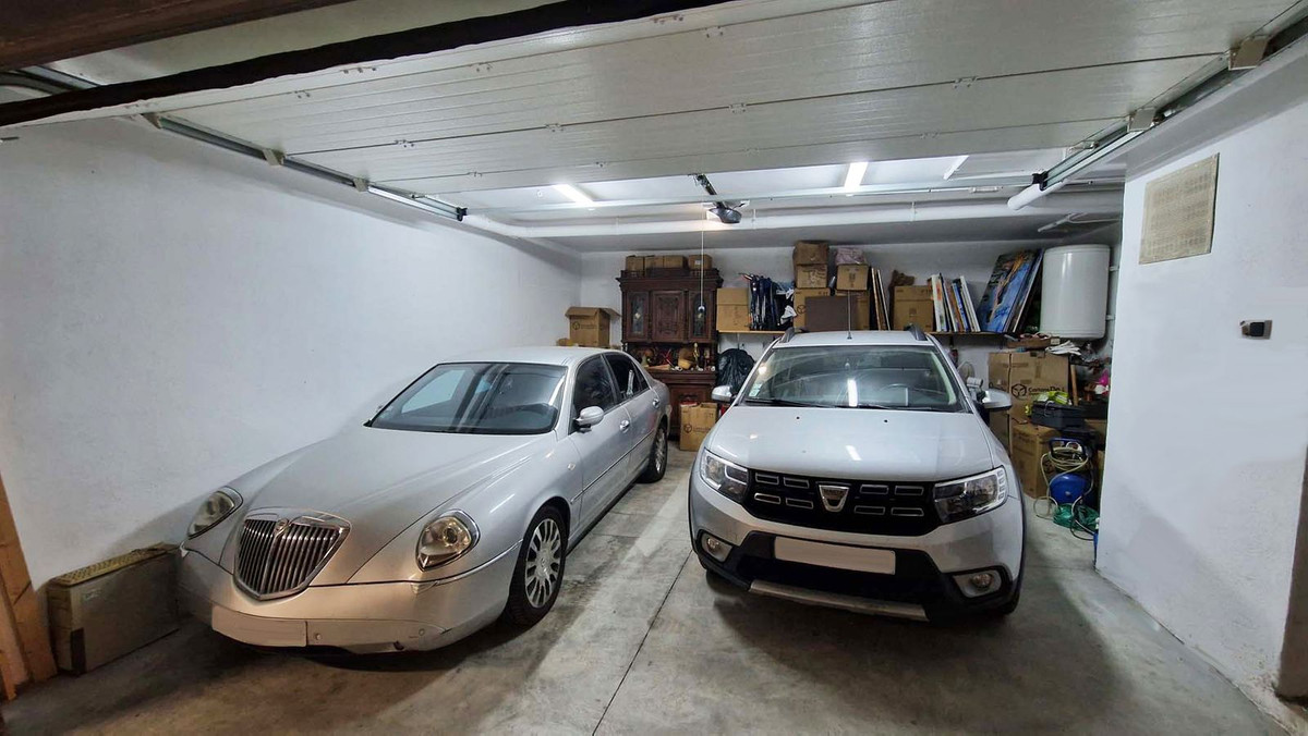 bbbe5d3309ae443d57df1adaeb41f32f - 24