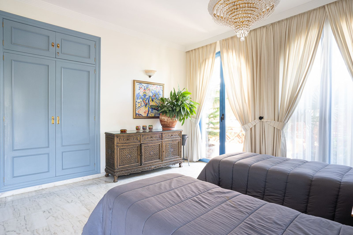 bc4c1201b1095ca59be06d1ffde69b59 - 23