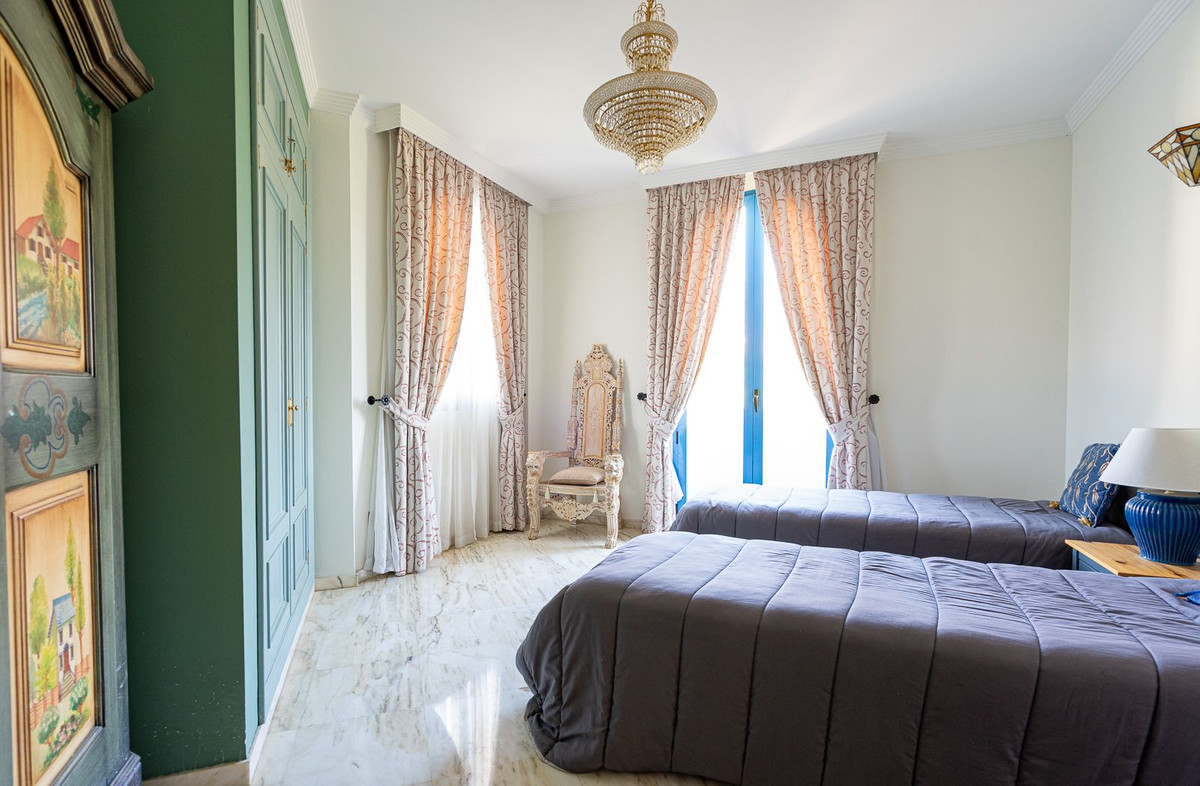 bc4c1201b1095ca59be06d1ffde69b59 - 24