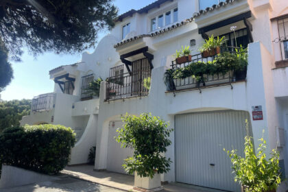 be53bee7f658681a670fddd3e2f80648 - 1