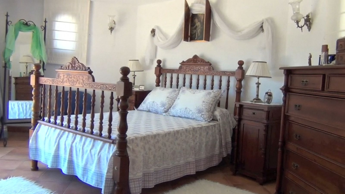 be8a8b10cff3a09708d0038cb23dff01 - 19