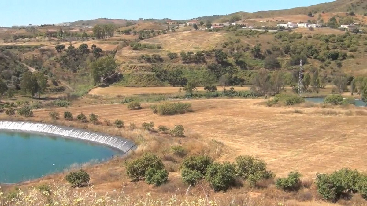 be8a8b10cff3a09708d0038cb23dff01 - 24