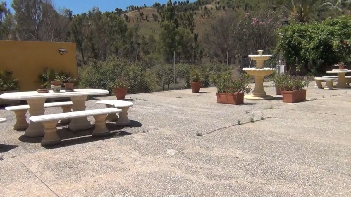 be8a8b10cff3a09708d0038cb23dff01 - 27