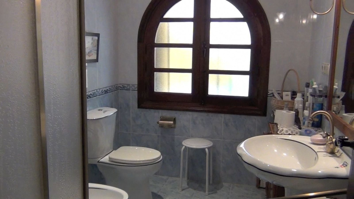 be8a8b10cff3a09708d0038cb23dff01 - 30