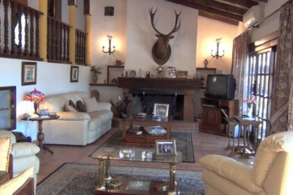 be8a8b10cff3a09708d0038cb23dff01 - 4