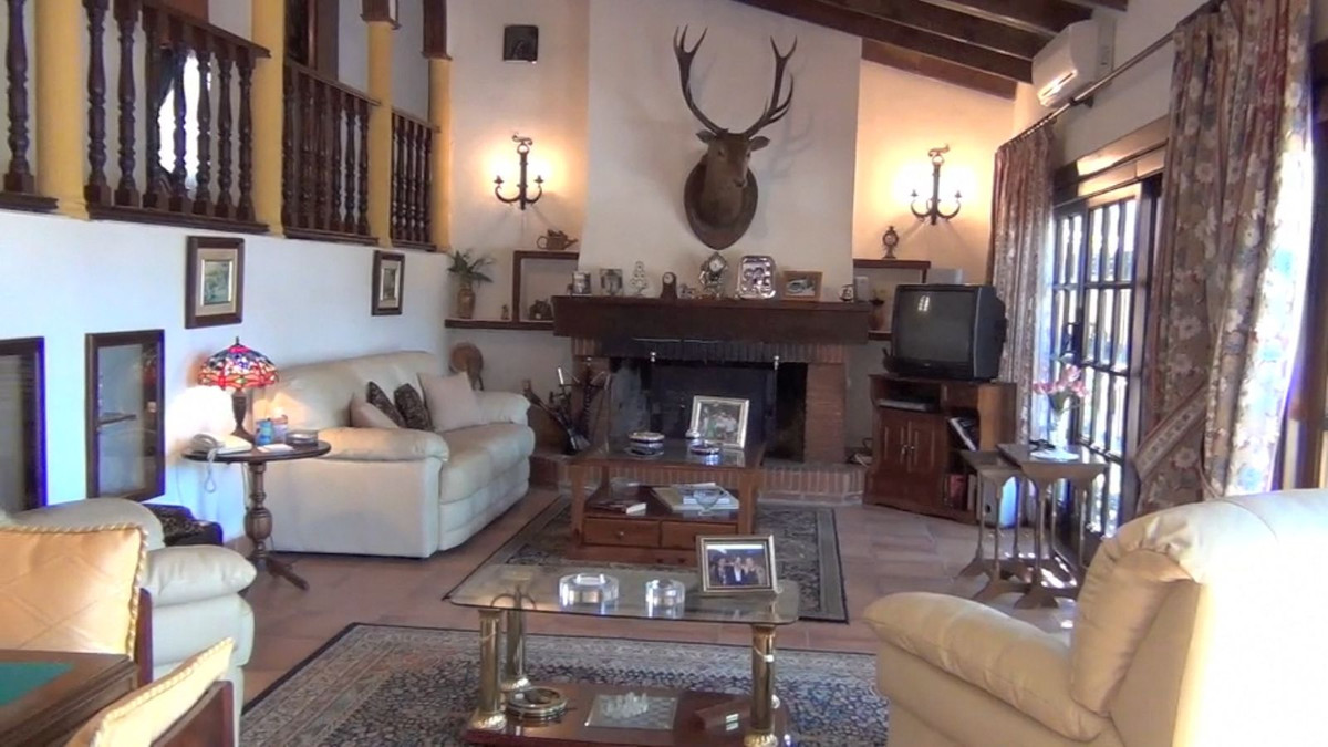 be8a8b10cff3a09708d0038cb23dff01 - 4