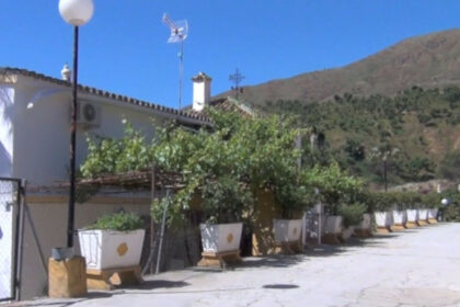 be8a8b10cff3a09708d0038cb23dff01 - 9