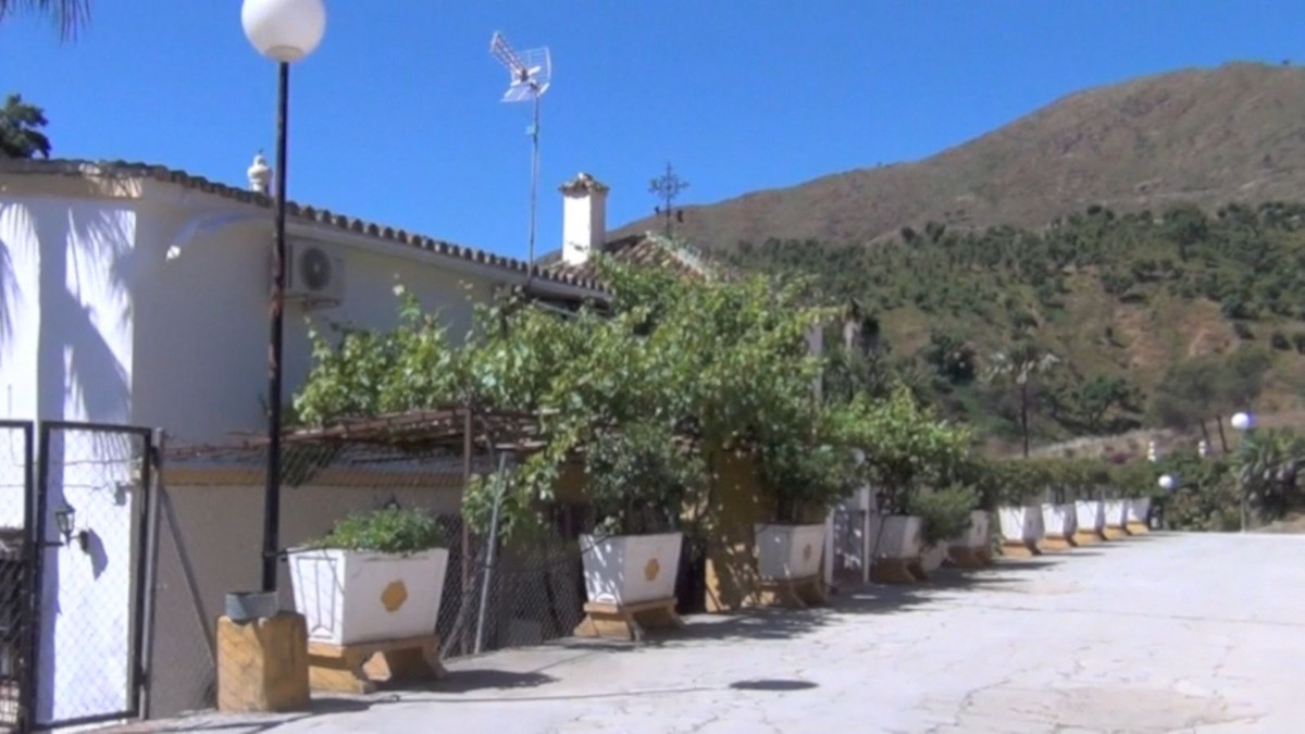 be8a8b10cff3a09708d0038cb23dff01 - 9