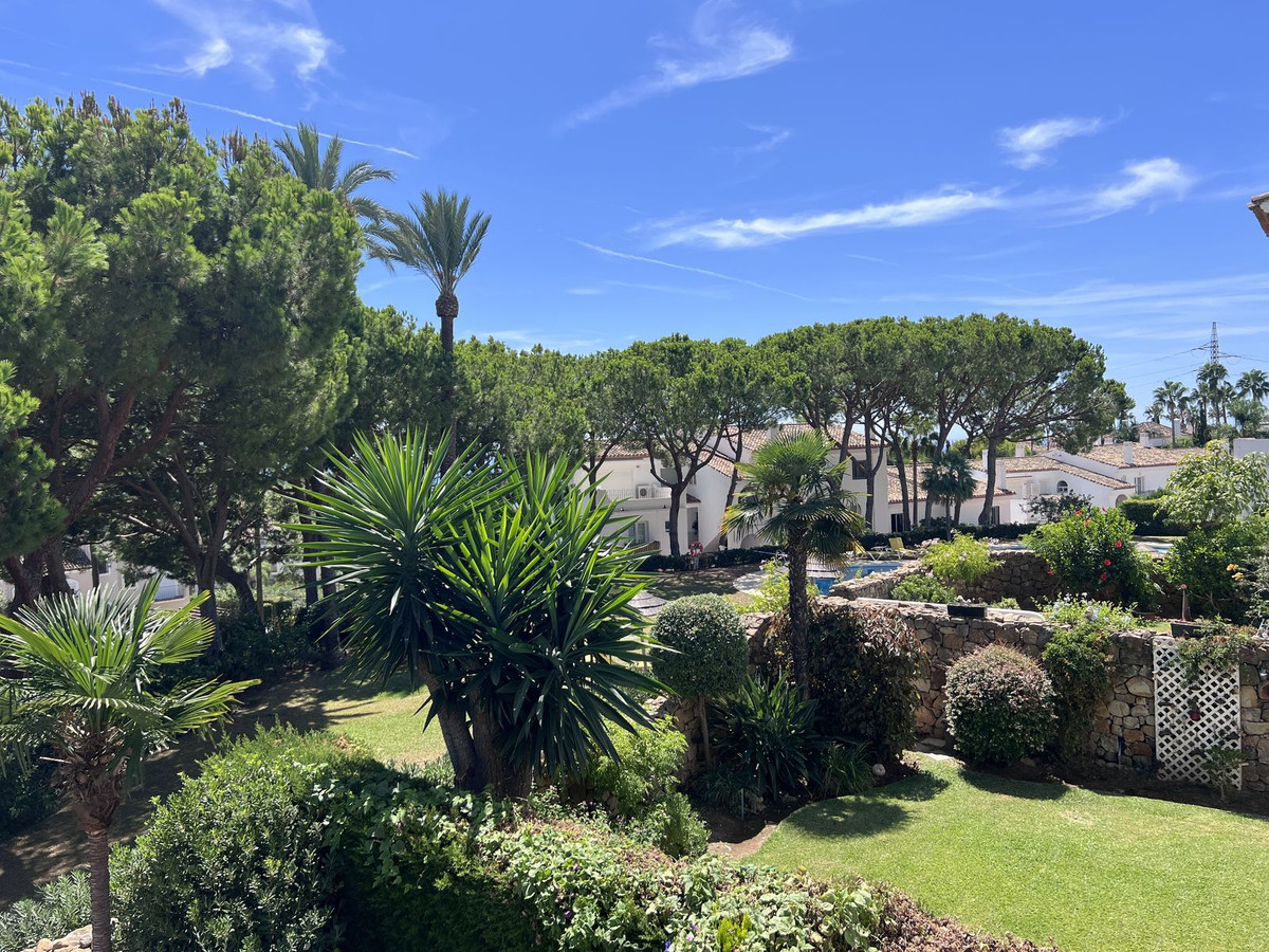 bfa55bfb3143b88dbcb45a454eedb0fd - 1