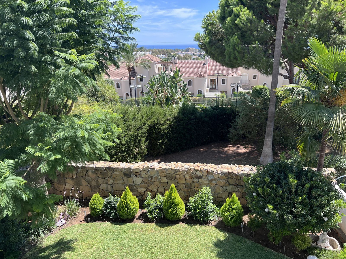 bfa55bfb3143b88dbcb45a454eedb0fd - 16