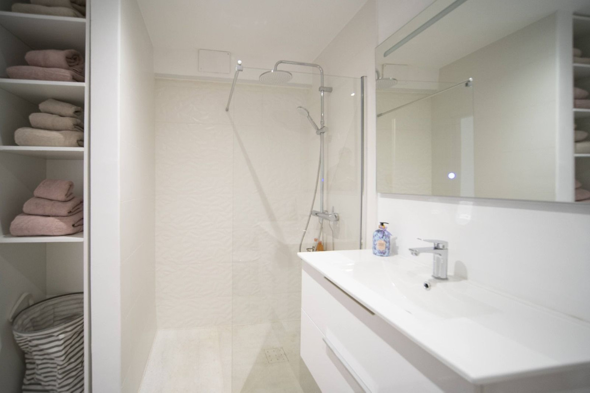 bfb8782a3d5abec45a3d166b31242c37 - 18