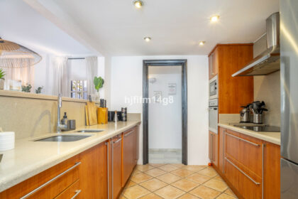 bff70bbb09fd460db9203e3e05b82efd - 9