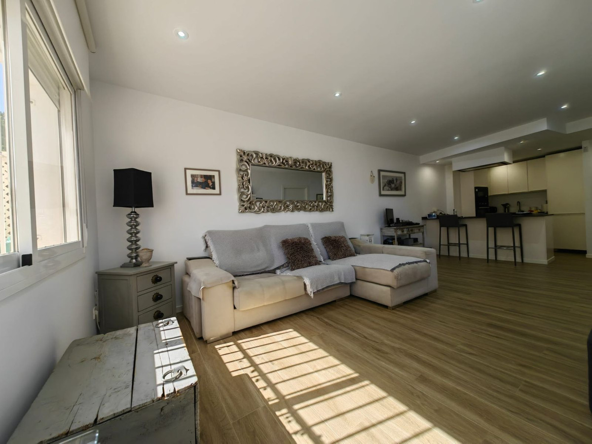 c06b2b87d7d95287140b81993f1af47d - 12