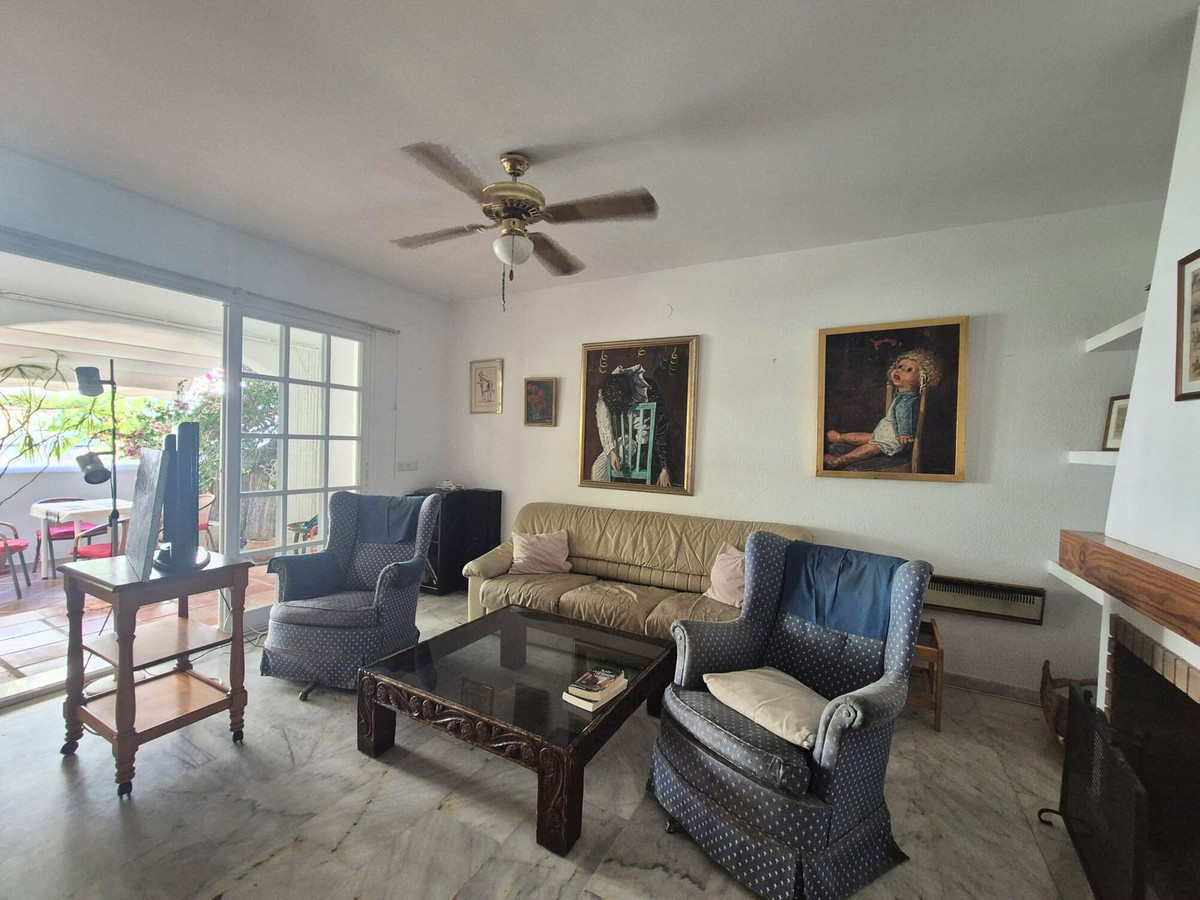 c72ff1fd795f205aea0e7a2435c39203 - 12