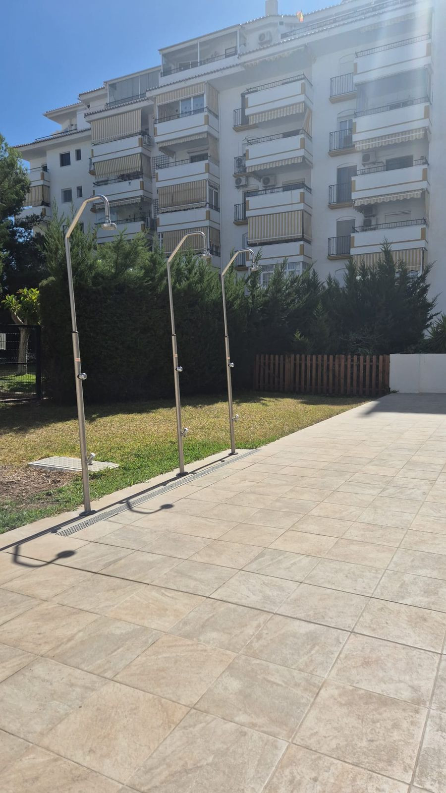 c72ff1fd795f205aea0e7a2435c39203 - 16