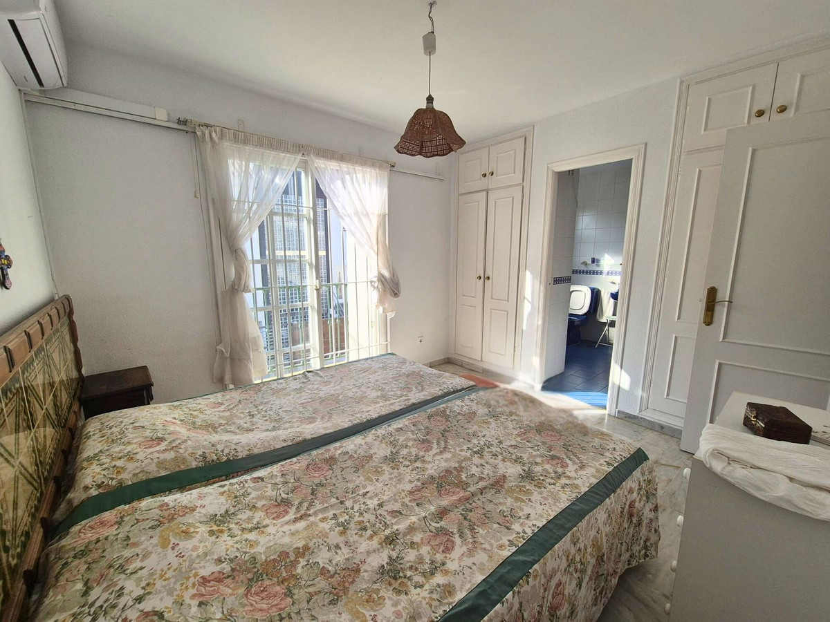 c72ff1fd795f205aea0e7a2435c39203 - 18