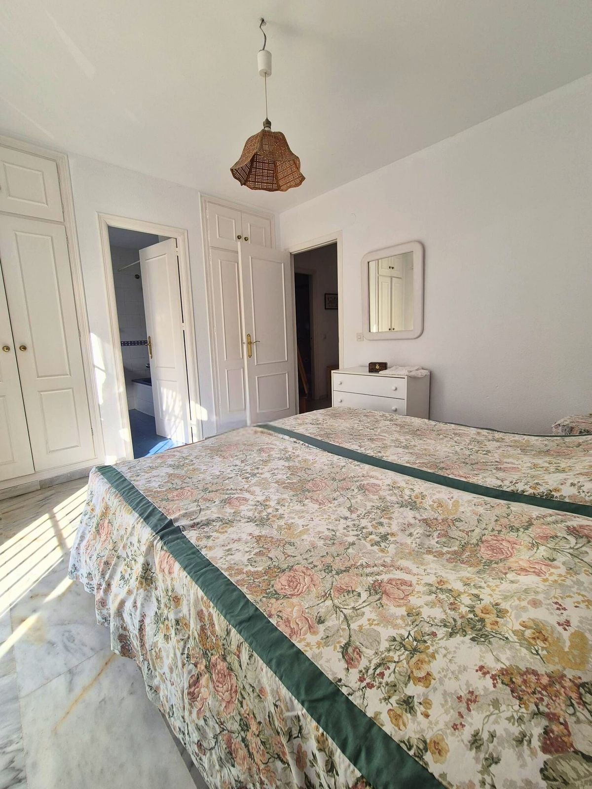 c72ff1fd795f205aea0e7a2435c39203 - 19