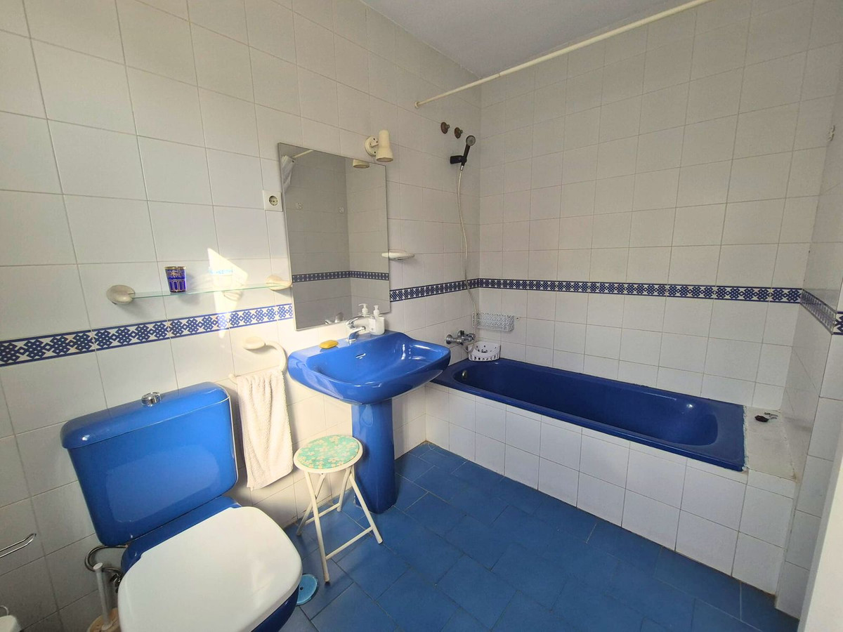 c72ff1fd795f205aea0e7a2435c39203 - 21