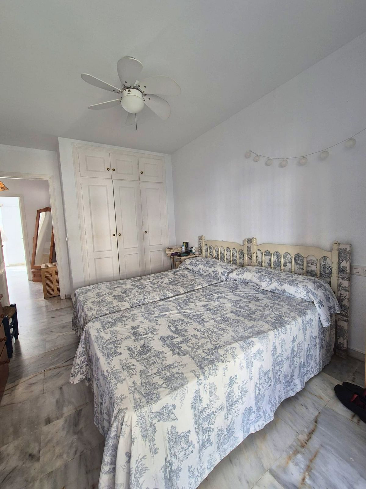 c72ff1fd795f205aea0e7a2435c39203 - 22