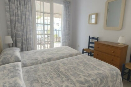 c72ff1fd795f205aea0e7a2435c39203 - 23