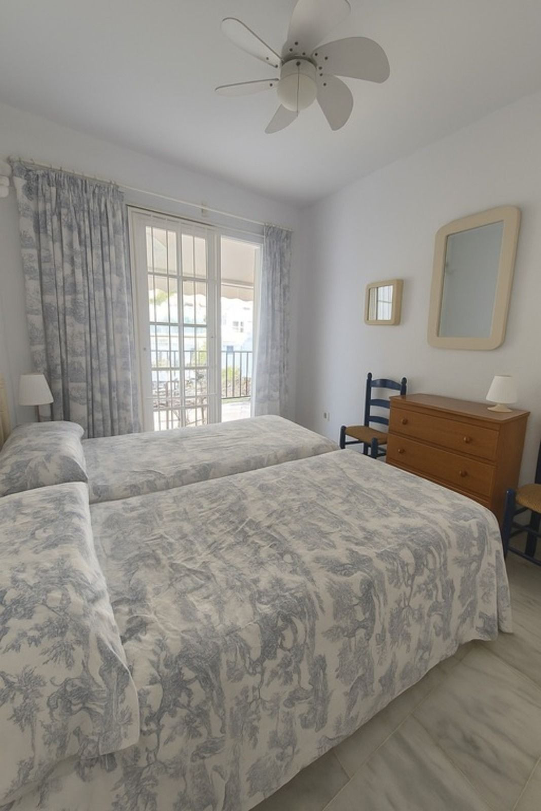 c72ff1fd795f205aea0e7a2435c39203 - 23