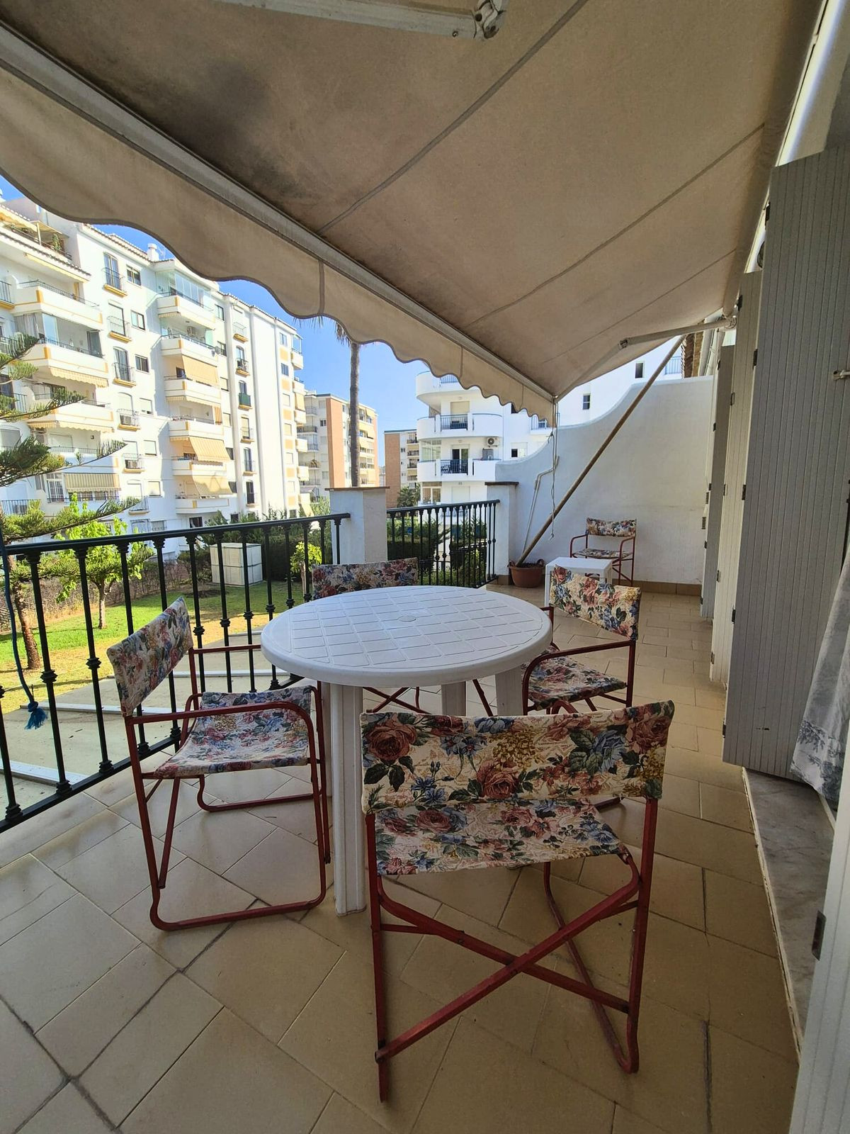 c72ff1fd795f205aea0e7a2435c39203 - 24