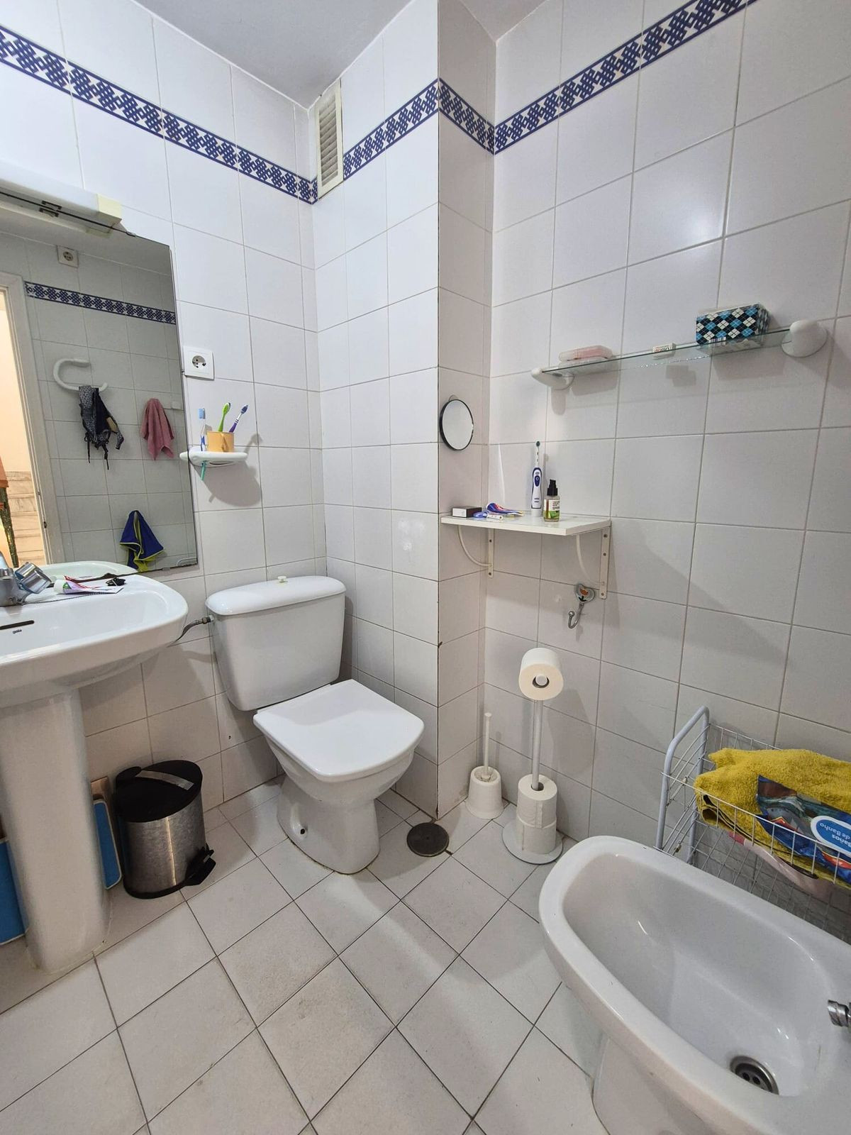 c72ff1fd795f205aea0e7a2435c39203 - 28