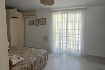 c72ff1fd795f205aea0e7a2435c39203 - 32