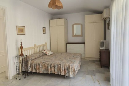 c72ff1fd795f205aea0e7a2435c39203 - 34