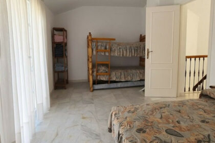 c72ff1fd795f205aea0e7a2435c39203 - 35