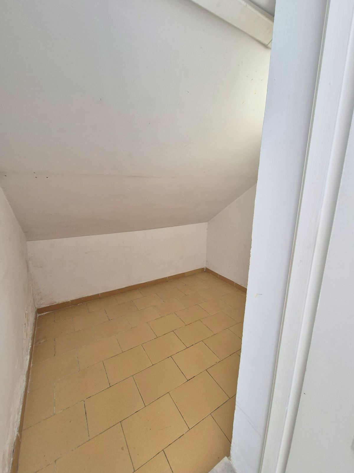 c72ff1fd795f205aea0e7a2435c39203 - 39