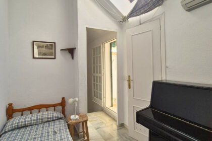 c72ff1fd795f205aea0e7a2435c39203 - 40