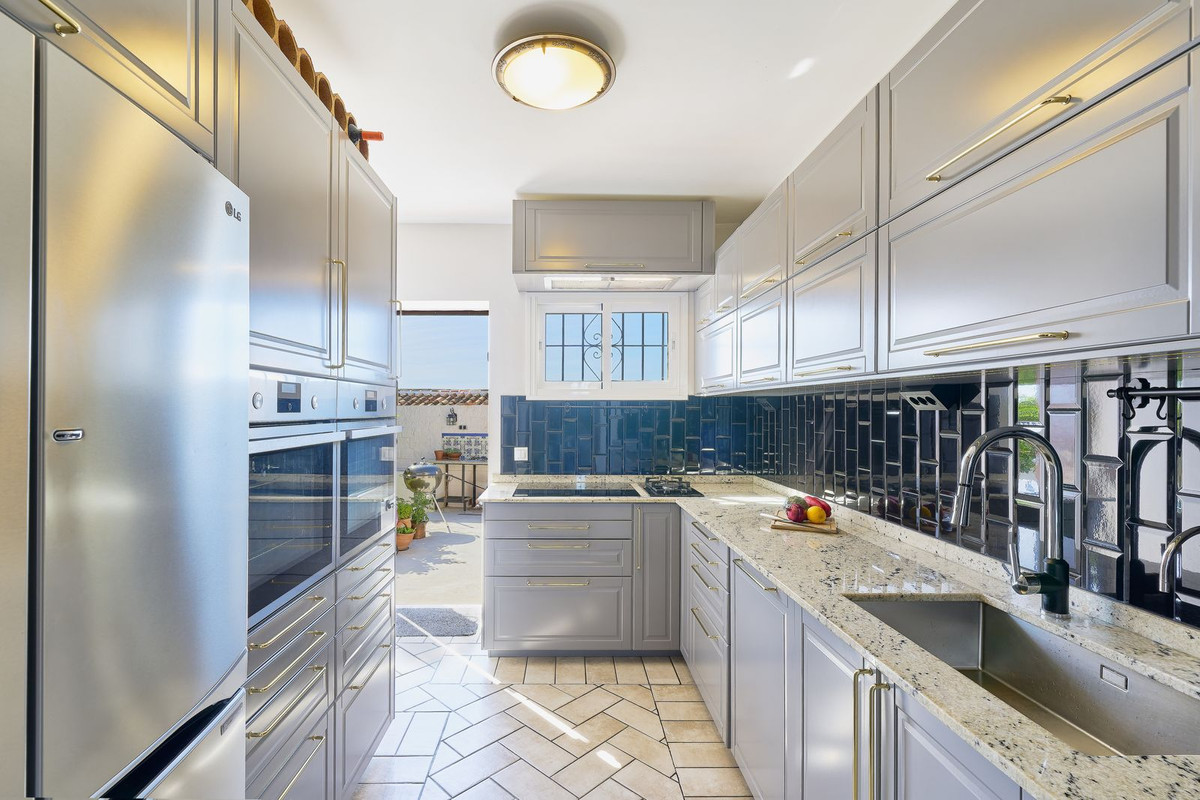 c7bf9ec6e8ad75dd92e25422503c4382 - 11