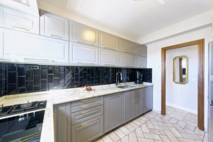 c7bf9ec6e8ad75dd92e25422503c4382 - 12