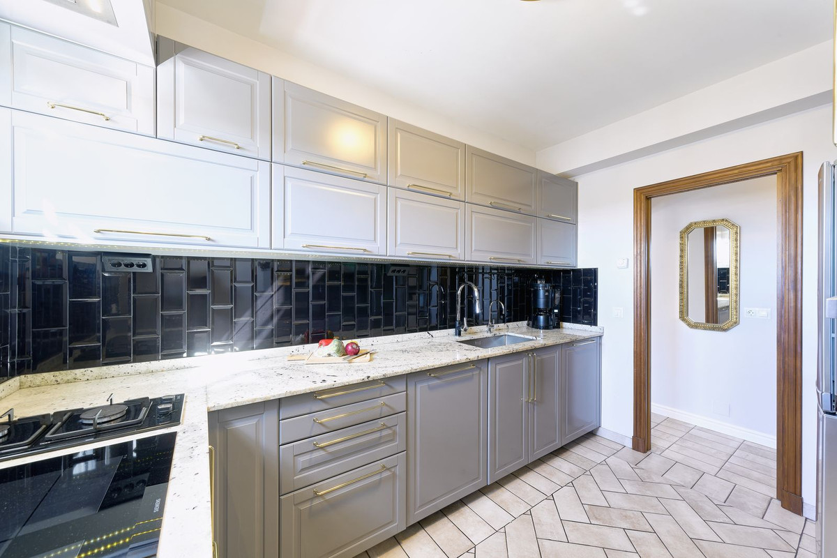 c7bf9ec6e8ad75dd92e25422503c4382 - 12