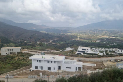 c946518c983a55b6b9fae612ec829f5f - 2