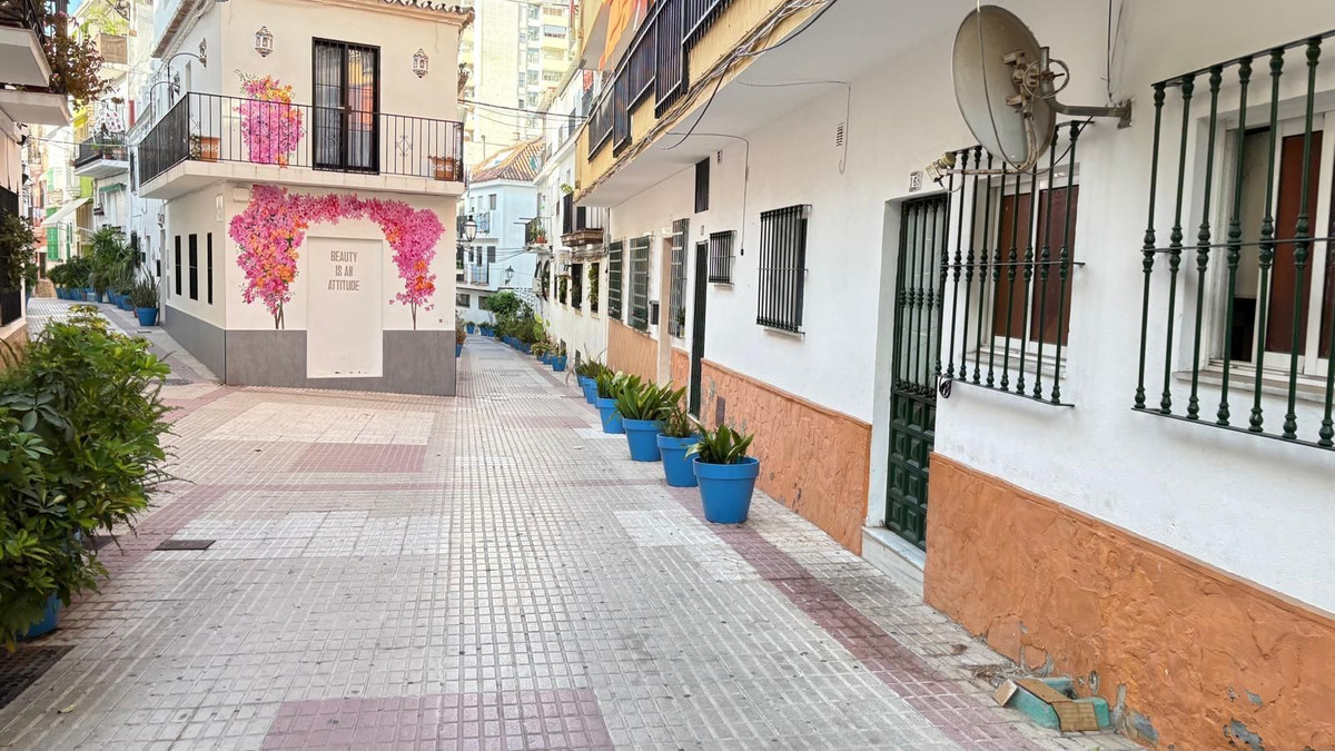 c9860a374445881151072d7af76564ac - 9