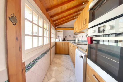 cb9b4f0f68b41af460675a238abaff69 - 11