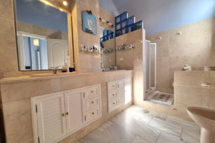 cc1eb15702ebe4186ac1604e696d7684 - 33