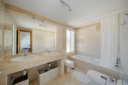 ccb46f44b1cc2e6877883860b719a11c - 20