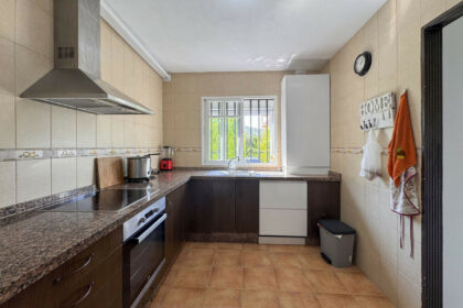 cd0dd179d0fa572663108633a5b1be0d - 13