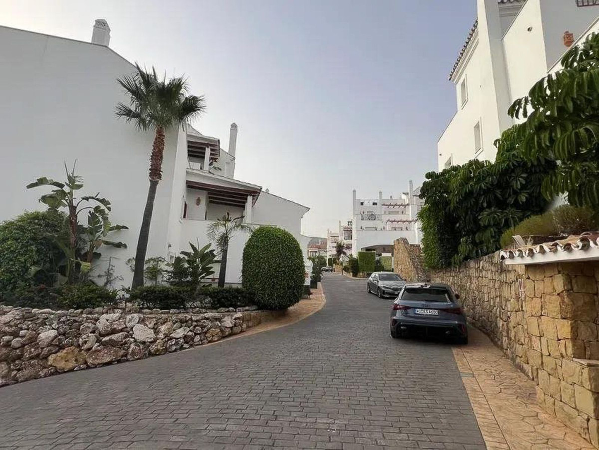 cd6cc9aade7451d812fda4028eaa7d79 - 16